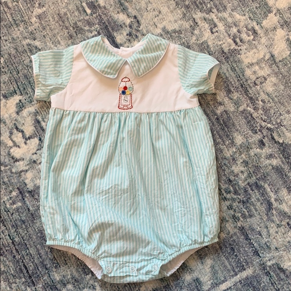 Super cute Dondolo embroidery bubble gum bubble.